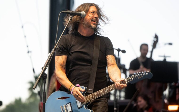 Regardez Foo Fighters jouer le premier concert surprise avec leur nouveau batteur