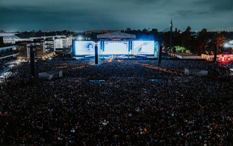 Regardez Oasis diriger 65 000 fans à travers le Poznan et Liam Gallagher Don A Sombrero alors que la tournée de retrouvailles en direct '5 frappe Mexico City