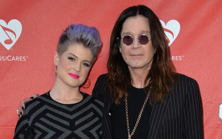 Regardez Ozzy Osbourne faire une charmante apparition posthume sur «Lego Masters Jr.» Avec sa fille Kelly