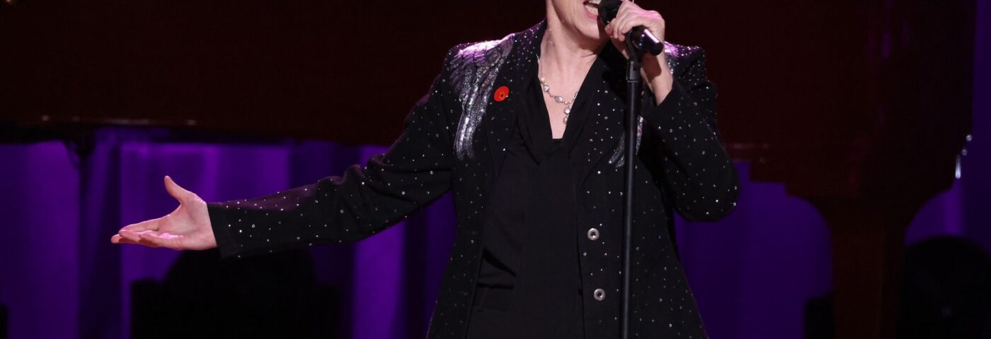 Regardez la nouvelle version d'Annie Lennox de « Pourquoi? » enregistré pour «ensemble pour la Palestine» Regardez la nouvelle version d'Annie Lennox de « Pourquoi? » enregistré pour «ensemble pour la Palestine»