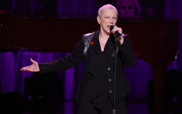 Regardez la nouvelle version d'Annie Lennox de « Pourquoi? » enregistré pour «ensemble pour la Palestine»