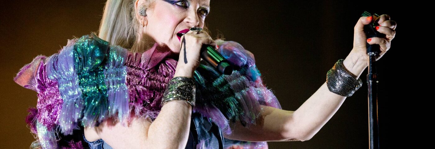 Shirley Manson explique que la dernière tournée américaine de Garbage est due à « le vol de l'industrie du record »