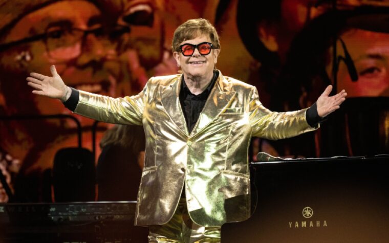 Un nouveau documentaire révèle comment Elton John a transformé ses rabaises en bijoux