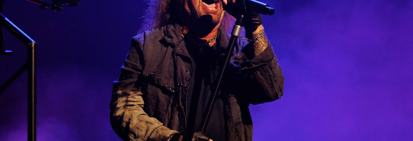Vince Neil de Mötley Crüe révèle qu'il a subi un accident vasculaire cérébral en décembre