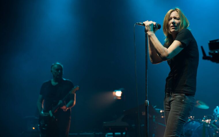 Voir dans les coulisses des rares performances de la réunion de Portishead pour ensemble pour la Palestine