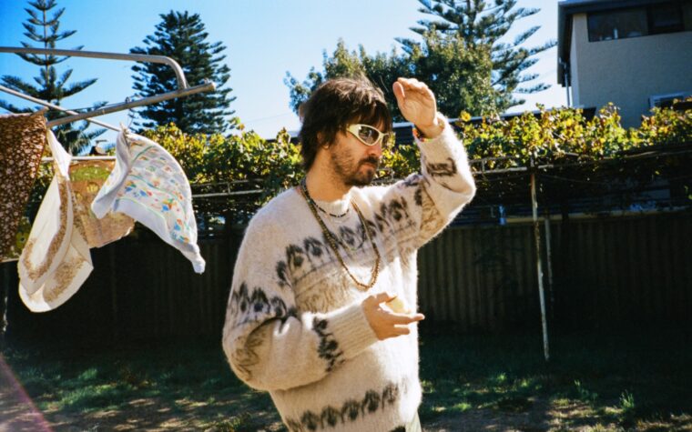 L'inertie lyrique enlise la méditation psych-rave de Kevin Parker sur l'âge adulte
