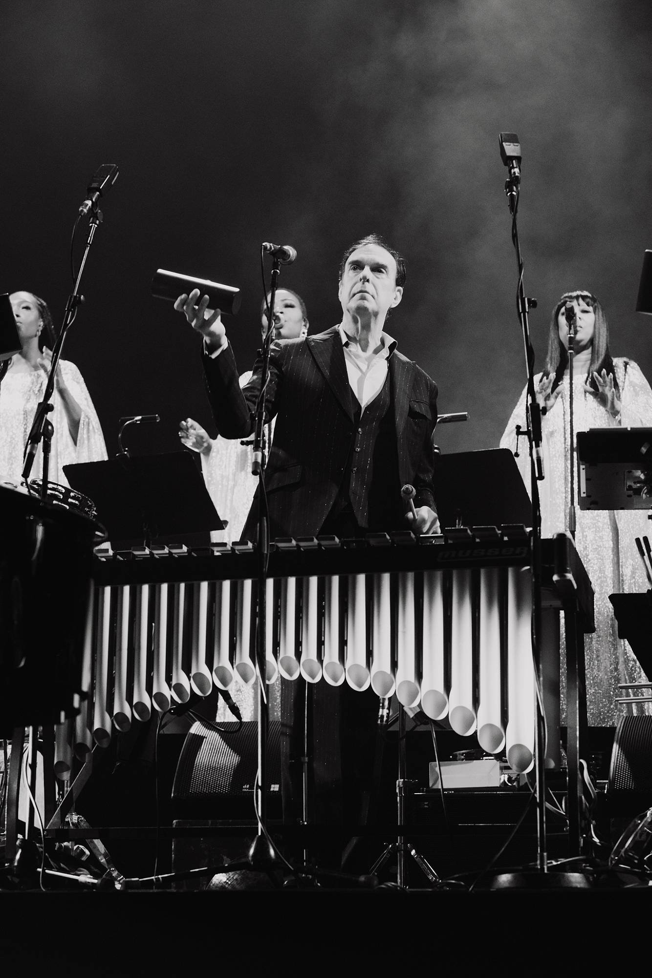 Jim Sclavunos sur scène avec The Bad Seeds. Crédit : Megan Cullen