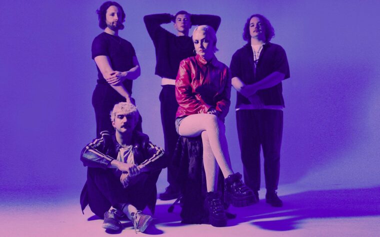 Just Mustard explique comment la "folle expérience" de la tournée avec The Cure a inspiré leur nouvel album