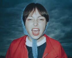 "Je voulais faire une chanson dancefloor triste. Mais plus j'essayais, plus c'était fallacieux"