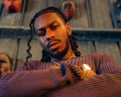 un griot de la diaspora arrosant ses racines