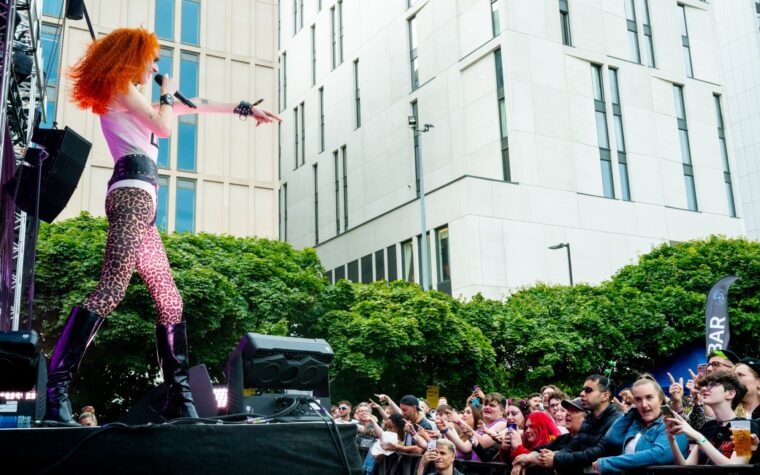 Andy Burnham s'exprime après la faillite de la Manchester Pride, laissant des frais impayés