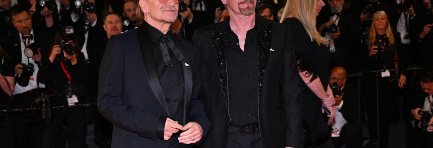 Bono et The Edge se produisent alors que U2 reçoit le prix Woody Guthrie 2025