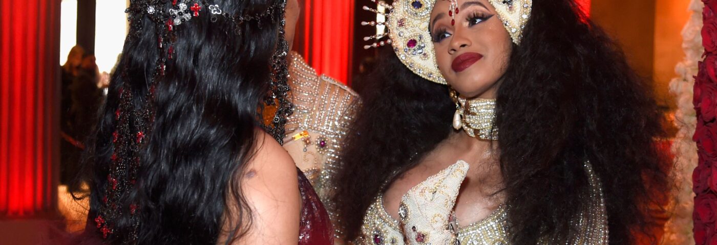 Cardi B règne Nicki Minaj Feud avec Age Gap Barb, ainsi que menaçant de battre des épices de glace dans un appel divulgué