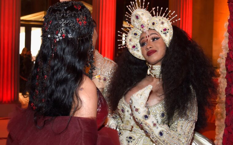 Cardi B règne Nicki Minaj Feud avec Age Gap Barb, ainsi que menaçant de battre des épices de glace dans un appel divulgué