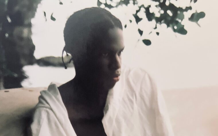 Daniel Caesar - Critique de "Son Of Spergy": un examen courageux d'une relation familiale complexe