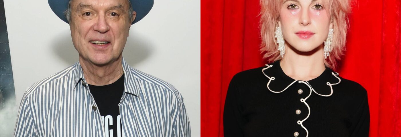 Écoutez la nouvelle collaboration de Hayley Williams et David Byrne, « Open The Door »