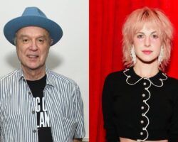 Écoutez la nouvelle collaboration de Hayley Williams et David Byrne, « Open The Door »