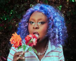 Hemlocke Springs annonce son premier album « The Apple Tree Under The Sea » et sort un nouveau single loufoque « Head, Shoulders, Knees and Ankles »