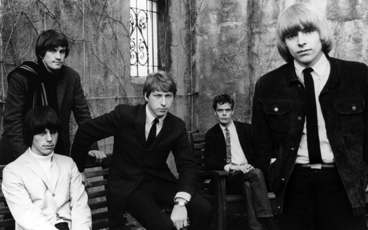 Jimmy Page mène les hommages au co-fondateur et guitariste de Yardbirds Chris Dreja