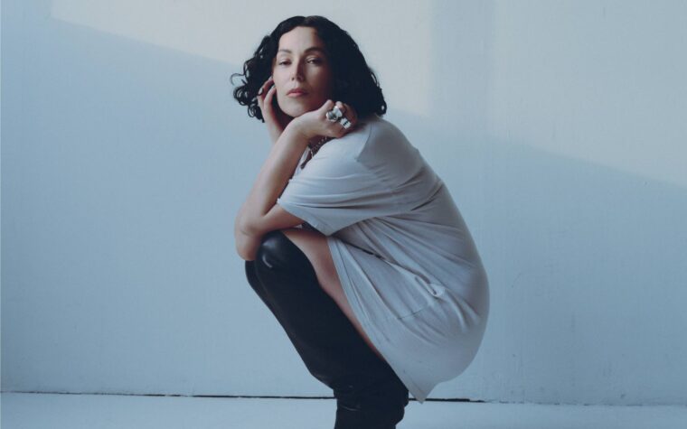 Kelly Lee Owens annonce un nouvel EP 'Kelly' avec le single urgent 'Ascend'