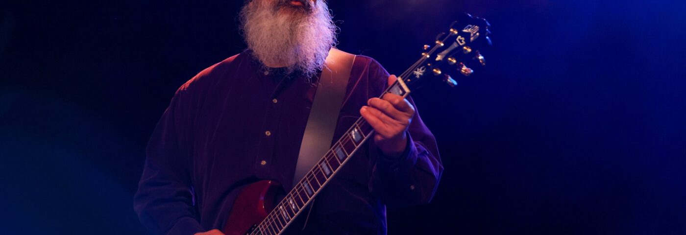 Kim Thayil de Soundgarden annonce ses mémoires « A Screaming Life » Kim Thayil de Soundgarden annonce ses mémoires « A Screaming Life »