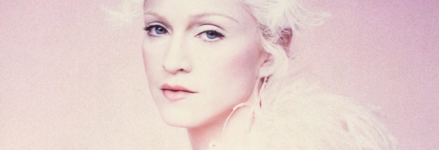Madonna annonce l'EP du 30e anniversaire de « Bedtime Stories » avec des premières démos et des raretés