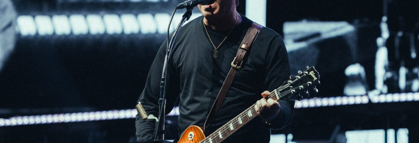Oasis et The Guitarwrist s'associent pour vendre des bijoux de cordes de guitare sur mesure pour Teenage Cancer Trust