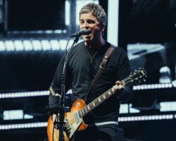 Oasis et The Guitarwrist s'associent pour vendre des bijoux de cordes de guitare sur mesure pour Teenage Cancer Trust