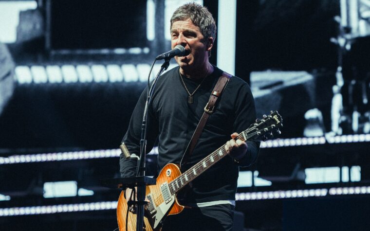 Oasis et The Guitarwrist s'associent pour vendre des bijoux de cordes de guitare sur mesure pour Teenage Cancer Trust