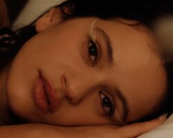 Rosalía partage son nouveau single épique "Berghain" avec Björk et Yves Tumor