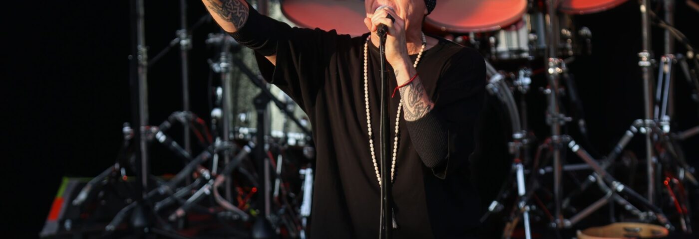 The Cult annonce une pause dans sa tournée pour enregistrer et « recharger nos batteries spirituelles »