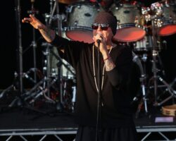 The Cult annonce une pause dans sa tournée pour enregistrer et "recharger nos batteries spirituelles"