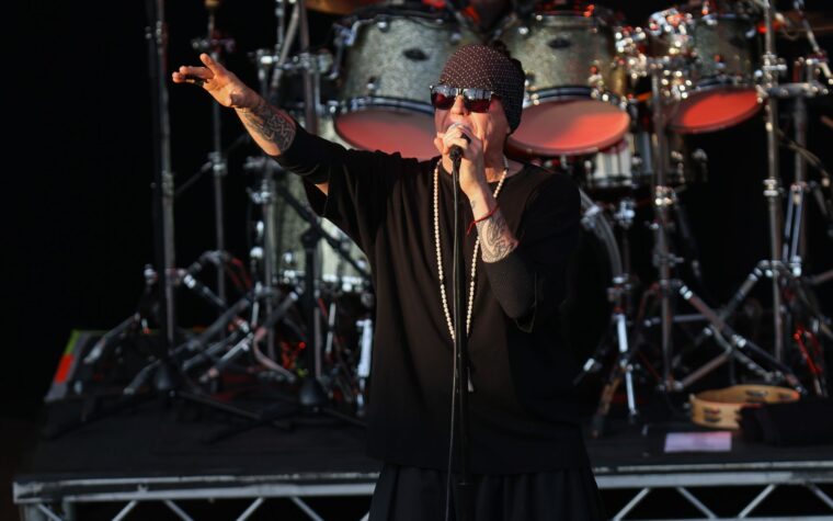 The Cult annonce une pause dans sa tournée pour enregistrer et "recharger nos batteries spirituelles"