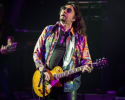 "Un guitar hero absolu pour tant de gens"
