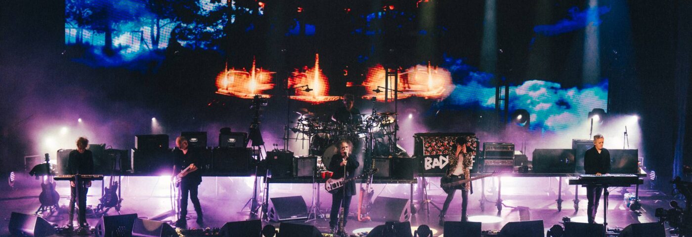 The Cure annonce le film live du concert épique de Troxy « The Show Of A Lost World »
