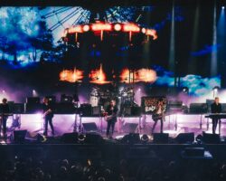 The Cure annonce le film live du concert épique de Troxy "The Show Of A Lost World"