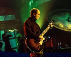 "Je joue toujours de ma guitare originale de 1984 lors de la tournée Oasis 2025"