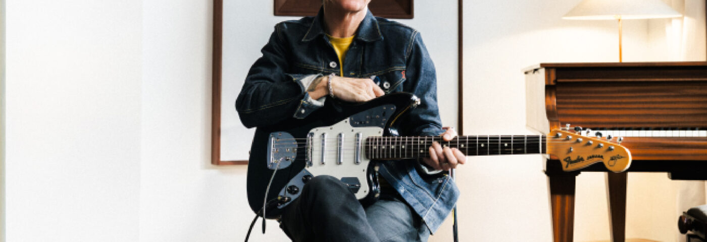 Johnny Marr s'associe à Fender pour sortir une nouvelle guitare Jaguar Special en édition limitée