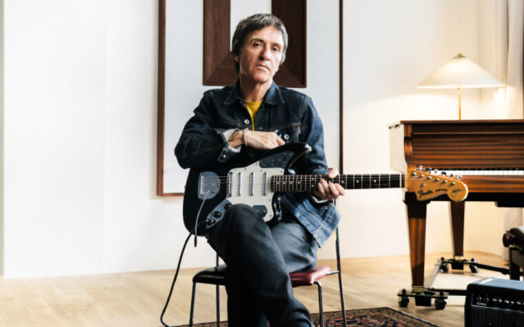 Johnny Marr s'associe à Fender pour sortir une nouvelle guitare Jaguar Special en édition limitée