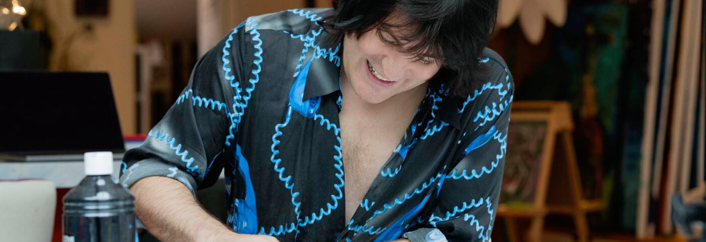 Regardez Noel Fielding parler à travers des peintures inspirées de Syd Barrett de Pink Floyd avant la réédition de « Shine On You Crazy Diamond »