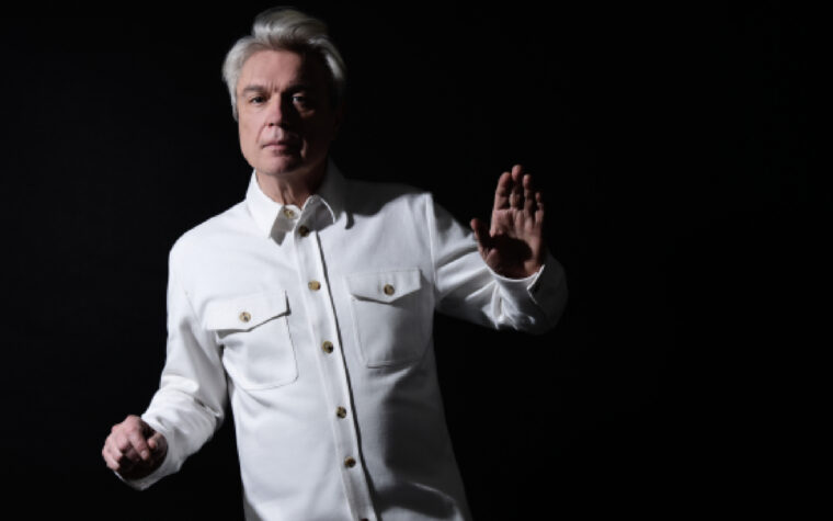 David Byrne partage un nouveau single "T-shirt" avec Brian Eno