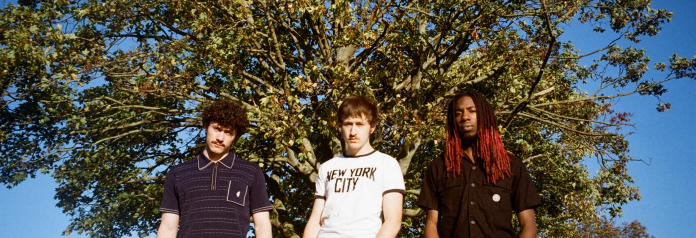 Un trio de jazz animé refuse de rester dans sa voie