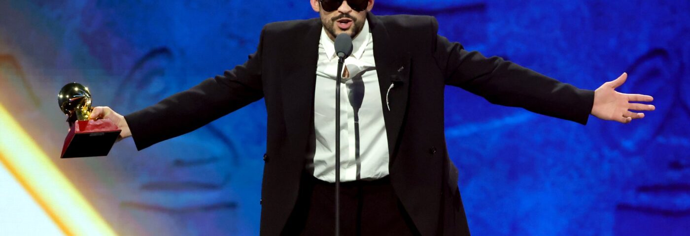 Bad Bunny remporte les Latin Grammy Awards et dédie son album de l'année à « toute la jeunesse d'Amérique latine »