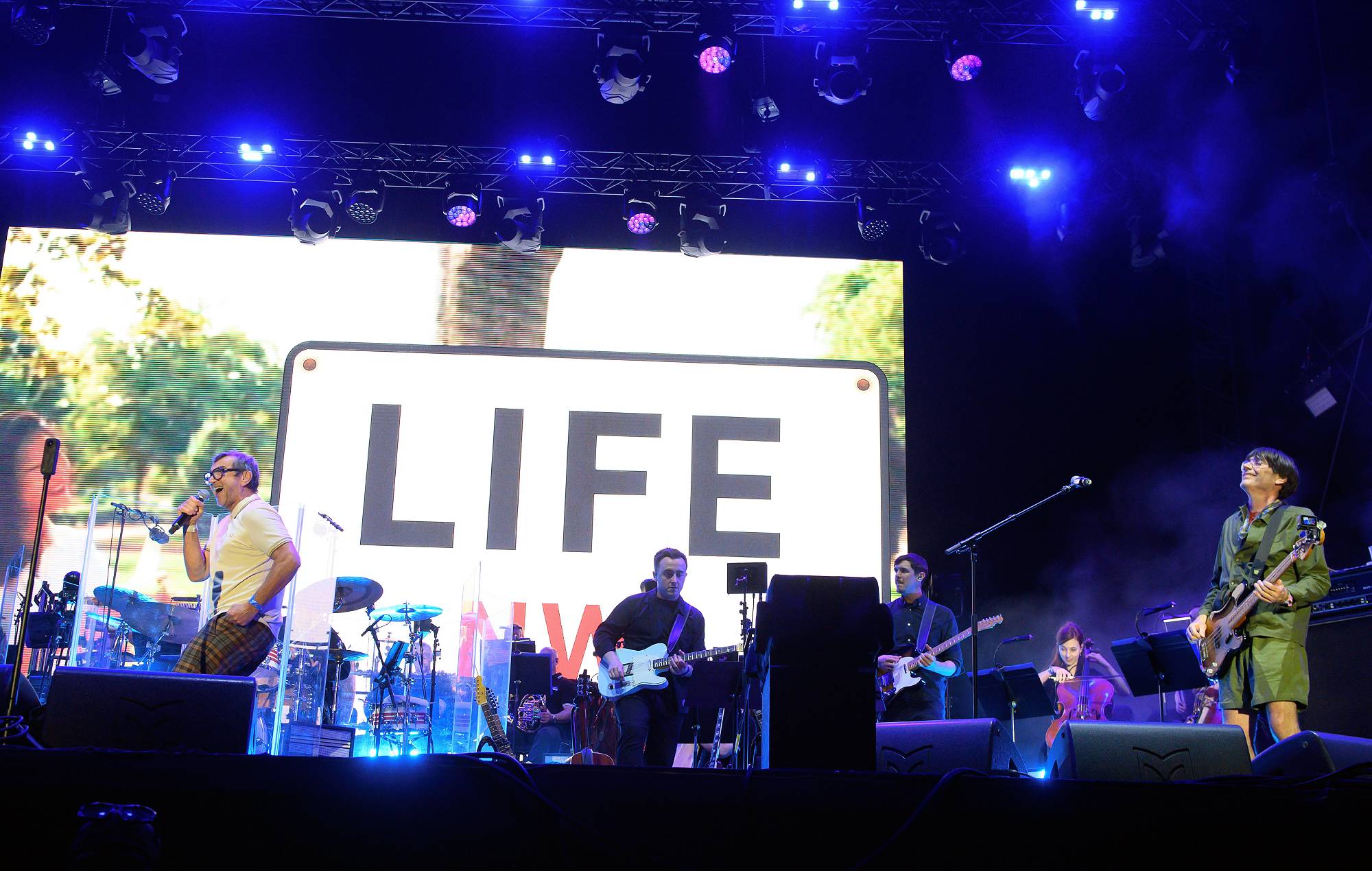 Phil Daniels et Alex James se produisent au Big Feastival 2025 à James' Farm. Photo par Justin Goff Photos/Getty Images)