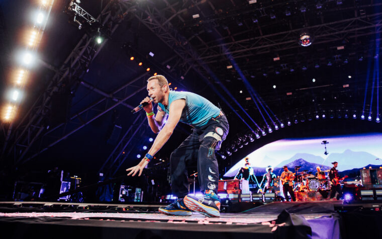 Coldplay partage "In-Between", un court métrage explorant la crise des réfugiés sur des chansons de "Moon Music"