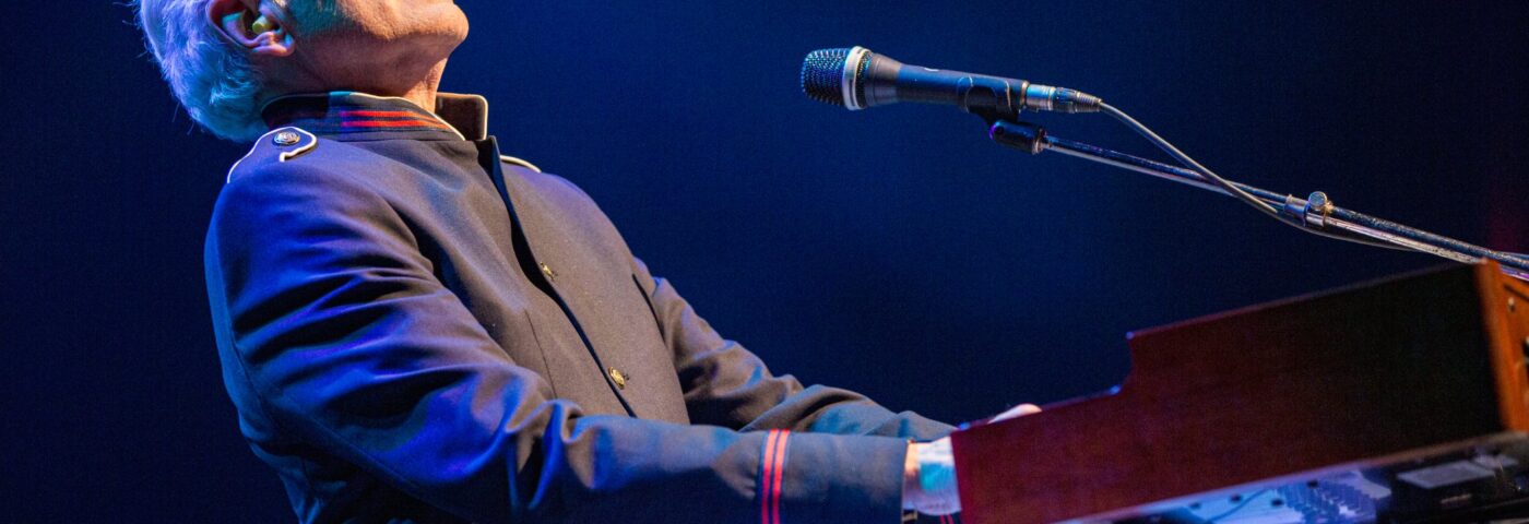 Dennis DeYoung de Styx dit que les artistes doivent être « incapables ou morts » avant d'être honorés au Rock and Roll Hall of Fame