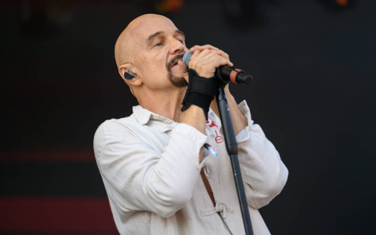 James annonce le tout premier documentaire autorisé "Getting Away With It"