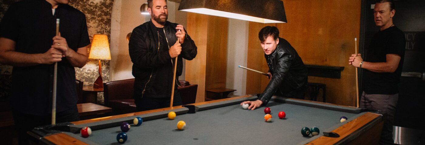 Jimmy Eat World annonce le nouvel EP 'Something(s) Loud' en partageant le morceau inédit 'Failure'