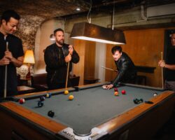 Jimmy Eat World annonce le nouvel EP 'Something(s) Loud' en partageant le morceau inédit 'Failure'