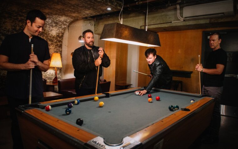 Jimmy Eat World annonce le nouvel EP 'Something(s) Loud' en partageant le morceau inédit 'Failure'